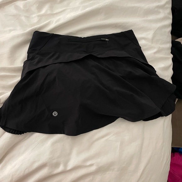 Lululemon side pleat skort black size 4 - Picture 2 of 2